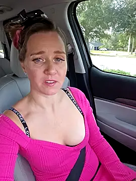 Snapshot of SkyelarSommer chatting on December 15, 2025, 2:43 pm SkyelarSommer online show from December 15, 2025, 2:43 pm