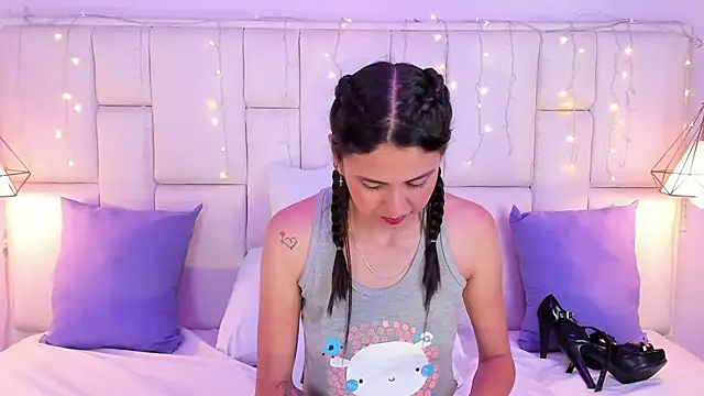 SarahSophia  online show from March 14, 2025, 5:46 pm