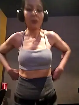 LissaThompsom online show from December 19, 2025, 12:01 pm