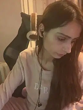 LaPetitechienne1 online show from January 27, 2025, 5:26 pm