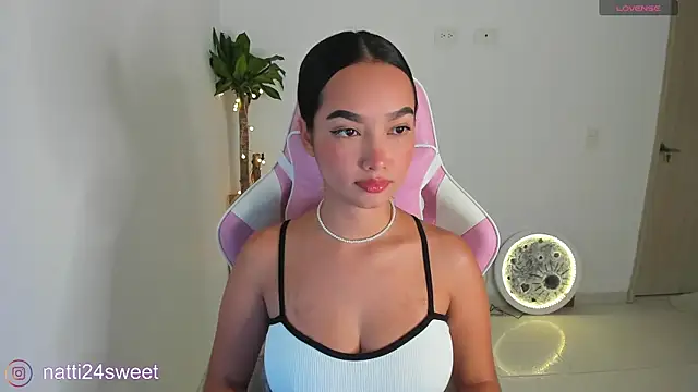 Snapshot of sharlotte_23 chatting on June 25, 2026, 12:21 am sharlotte 23 online show from June 25, 2026, 12:21 am
