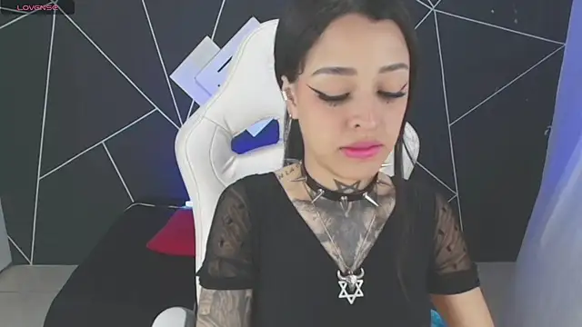 farichell online show from November 10, 2025, 9:47 pm