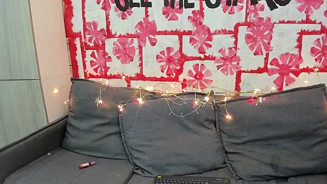 Mhelanny2 online show from February 8, 2025, 6:12 am