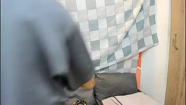 Mhelanny2 online show from November 17, 2025, 6:24 pm