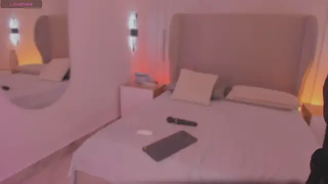 luisah  online show from November 5, 2025, 8:31 pm