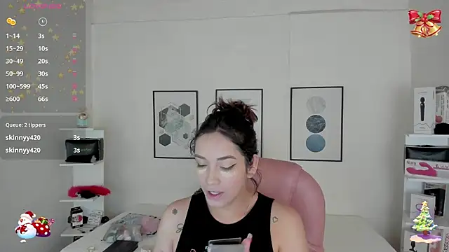 Snapshot of cristal__hot_1 chatting on December 3, 2024, 4:03 am cristal  hot 1 online show from December 3, 2024, 4:03 am