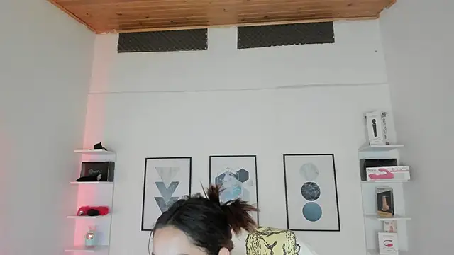 Snapshot of cristal__hot_1 chatting on February 3, 2025, 4:04 am cristal  hot 1 online show from February 3, 2025, 4:04 am