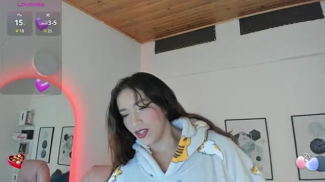 Snapshot of cristal__hot_1 chatting on February 7, 2025, 10:08 am cristal  hot 1 online show from February 7, 2025, 10:08 am