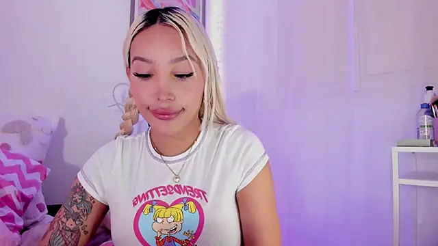 Snapshot of _viioletweekend_ chatting on March 3, 2025, 5:29 pm viioletweekend online show from March 3, 2025, 5:29 pm