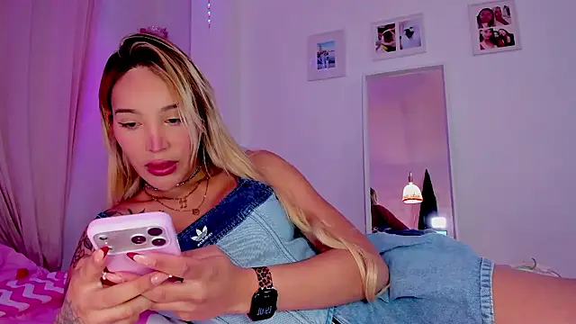  viioletweekend  online show from January 15, 2026, 9:51 pm