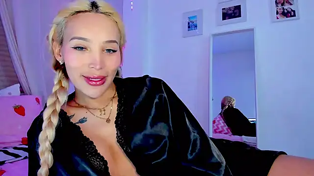  viioletweekend  online show from February 18, 2026, 8:16 pm