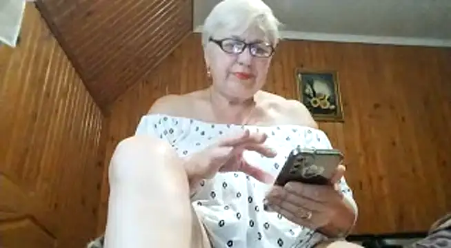 Snapshot of SweetCherry27 chatting on July 2, 2026, 4:13 pm SweetCherry27 online show from July 2, 2026, 4:13 pm