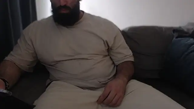 hugemachohandsome online show from December 14, 2025, 11:37 am