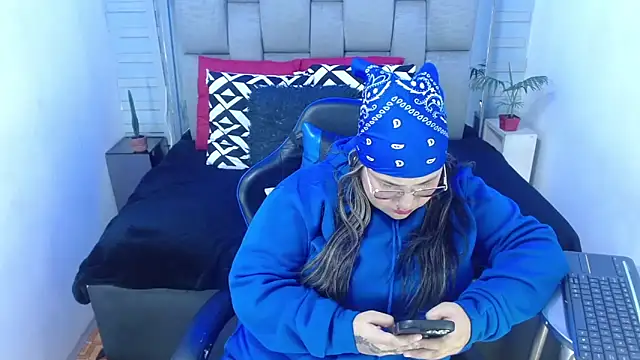 Snapshot of evelin_zaens chatting on November 23, 2025, 4:23 am evelin zaens online show from November 23, 2025, 4:23 am