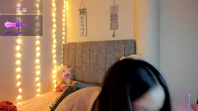 Snapshot of SaraCrow chatting on February 15, 2026, 4:31 am SaraCrow online show from February 15, 2026, 4:31 am