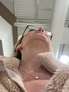 MessyNastyQueen online show from March 13, 2025, 4:56 pm