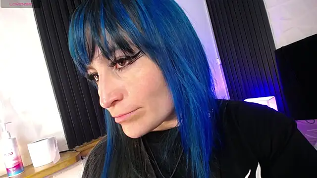 Snapshot of alicia_moom chatting on January 17, 2025, 10:45 pm alicia moom online show from January 17, 2025, 10:45 pm