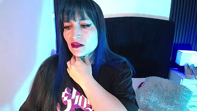 Snapshot of alicia_moom chatting on November 5, 2025, 7:47 pm alicia moom online show from November 5, 2025, 7:47 pm