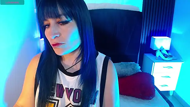 Snapshot of alicia_moom chatting on November 28, 2025, 7:27 pm alicia moom online show from November 28, 2025, 7:27 pm