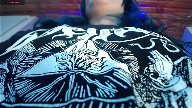 Snapshot of alicia_moom chatting on December 2, 2025, 7:03 am alicia moom online show from December 2, 2025, 7:03 am