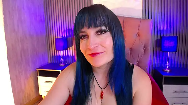 Snapshot of alicia_moom chatting on December 13, 2025, 10:37 pm alicia moom online show from December 13, 2025, 10:37 pm