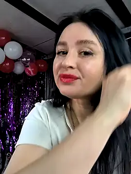 KikiXRed online show from February 15, 2026, 6:43 am