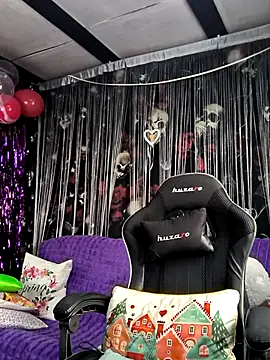 KikiXRed online show from February 21, 2026, 6:14 am