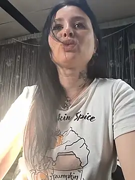 Snapshot of KikiXRed chatting on May 25, 2026, 1:50 pm KikiXRed online show from May 25, 2026, 1:50 pm