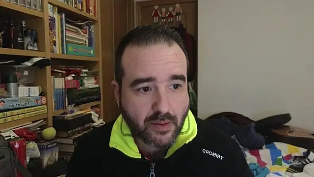 Snapshot of curiosillo83 chatting on April 3, 2026, 8:34 am curiosillo83 online show from April 3, 2026, 8:34 am