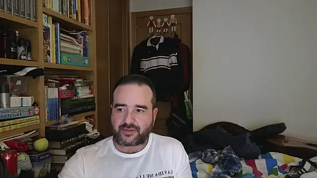 Snapshot of curiosillo83 chatting on April 4, 2026, 8:45 am curiosillo83 online show from April 4, 2026, 8:45 am