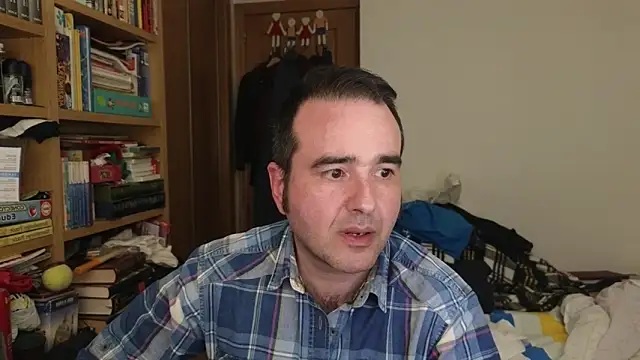 Snapshot of curiosillo83 chatting on April 20, 2026, 2:31 pm curiosillo83 online show from April 20, 2026, 2:31 pm
