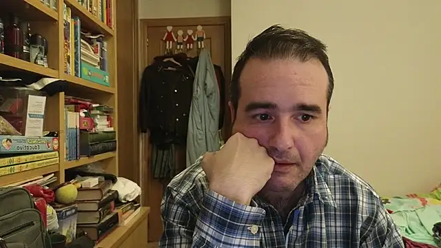 Snapshot of curiosillo83 chatting on April 28, 2026, 2:11 pm curiosillo83 online show from April 28, 2026, 2:11 pm