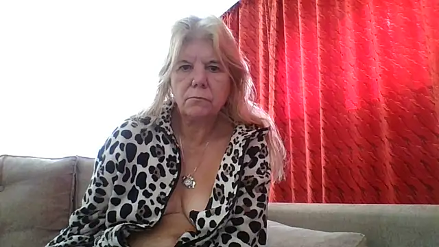 TrustfulVampire1 online show from January 18, 2025, 12:15 pm