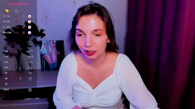 Snapshot of KindHazelHere_ chatting on October 21, 2025, 9:15 pm KindHazelHere online show from October 21, 2025, 9:15 pm