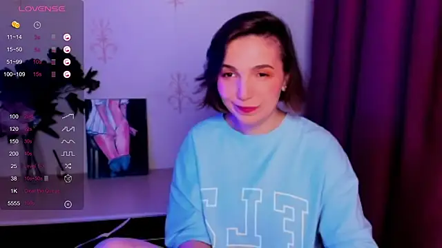 Snapshot of KindHazelHere_ chatting on October 23, 2025, 12:26 pm KindHazelHere online show from October 23, 2025, 12:26 pm