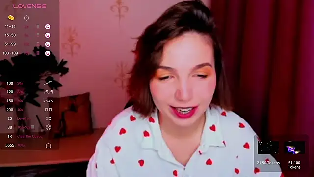 Snapshot of KindHazelHere_ chatting on October 26, 2025, 8:20 am KindHazelHere online show from October 26, 2025, 8:20 am