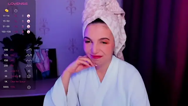 Snapshot of KindHazelHere_ chatting on October 29, 2025, 10:39 am KindHazelHere online show from October 29, 2025, 10:39 am