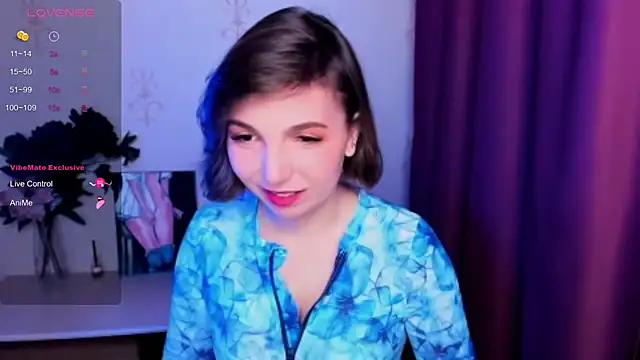 Snapshot of KindHazelHere_ chatting on November 3, 2025, 8:26 am KindHazelHere online show from November 3, 2025, 8:26 am