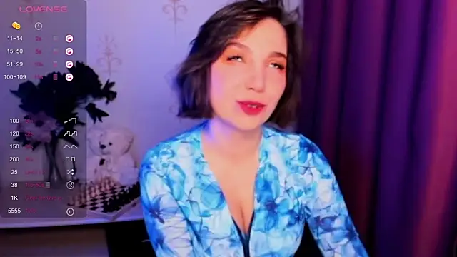 Snapshot of KindHazelHere_ chatting on November 5, 2025, 11:10 am KindHazelHere online show from November 5, 2025, 11:10 am