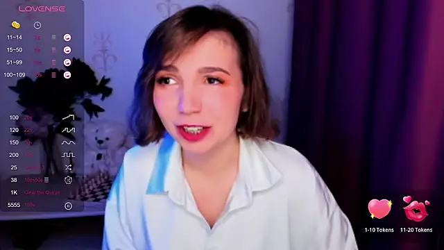 Snapshot of KindHazelHere_ chatting on November 6, 2025, 8:26 am KindHazelHere online show from November 6, 2025, 8:26 am