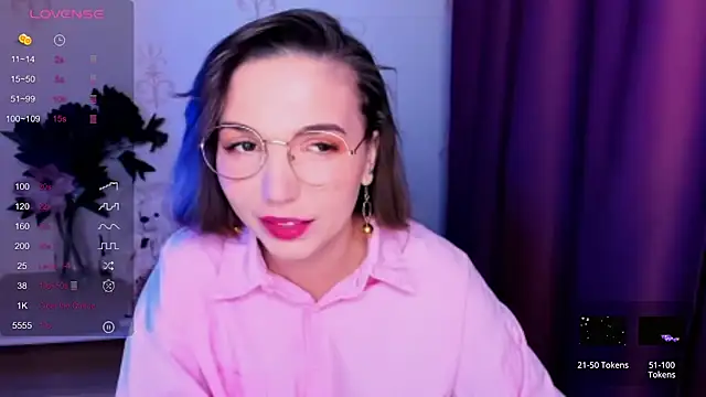 Snapshot of KindHazelHere_ chatting on November 7, 2025, 8:14 am KindHazelHere online show from November 7, 2025, 8:14 am