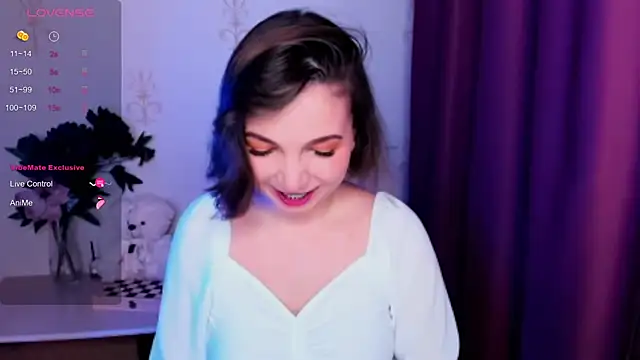 Snapshot of KindHazelHere_ chatting on November 10, 2025, 8:24 am KindHazelHere online show from November 10, 2025, 8:24 am