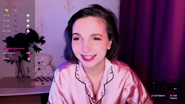 Snapshot of KindHazelHere_ chatting on November 11, 2025, 8:14 am KindHazelHere online show from November 11, 2025, 8:14 am