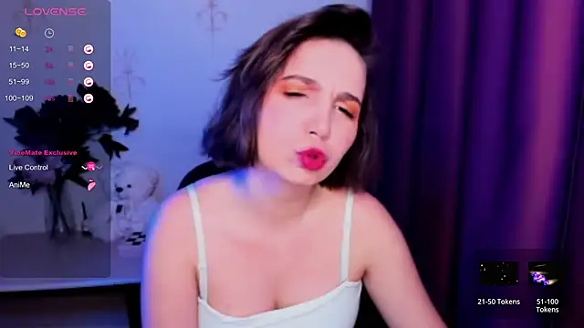 Snapshot of KindHazelHere_ chatting on November 12, 2025, 12:16 pm KindHazelHere online show from November 12, 2025, 12:16 pm