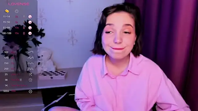 Snapshot of KindHazelHere_ chatting on November 14, 2025, 6:12 am KindHazelHere online show from November 14, 2025, 6:12 am