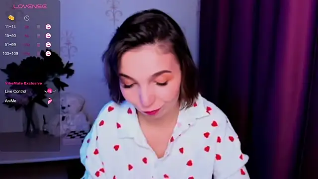 Snapshot of KindHazelHere_ chatting on November 14, 2025, 10:07 pm KindHazelHere online show from November 14, 2025, 10:07 pm