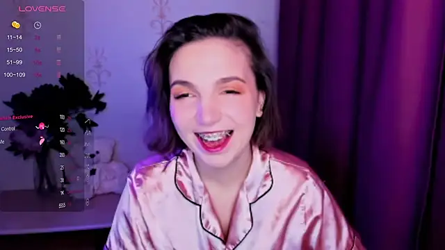 Snapshot of KindHazelHere_ chatting on November 19, 2025, 9:20 am KindHazelHere online show from November 19, 2025, 9:20 am