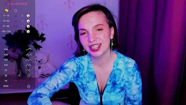 Snapshot of KindHazelHere_ chatting on November 21, 2025, 6:12 am KindHazelHere online show from November 21, 2025, 6:12 am