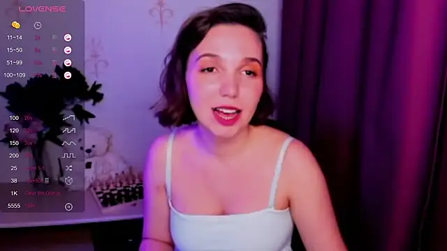 Snapshot of KindHazelHere_ chatting on November 23, 2025, 7:41 am KindHazelHere online show from November 23, 2025, 7:41 am