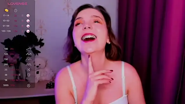 Snapshot of KindHazelHere_ chatting on November 27, 2025, 12:24 am KindHazelHere online show from November 27, 2025, 12:24 am